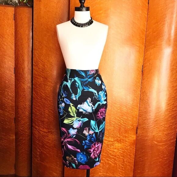 TED BAKER Of LONDON Size 1 Floral Pencil Skirt 26w - Picture 1 of 15